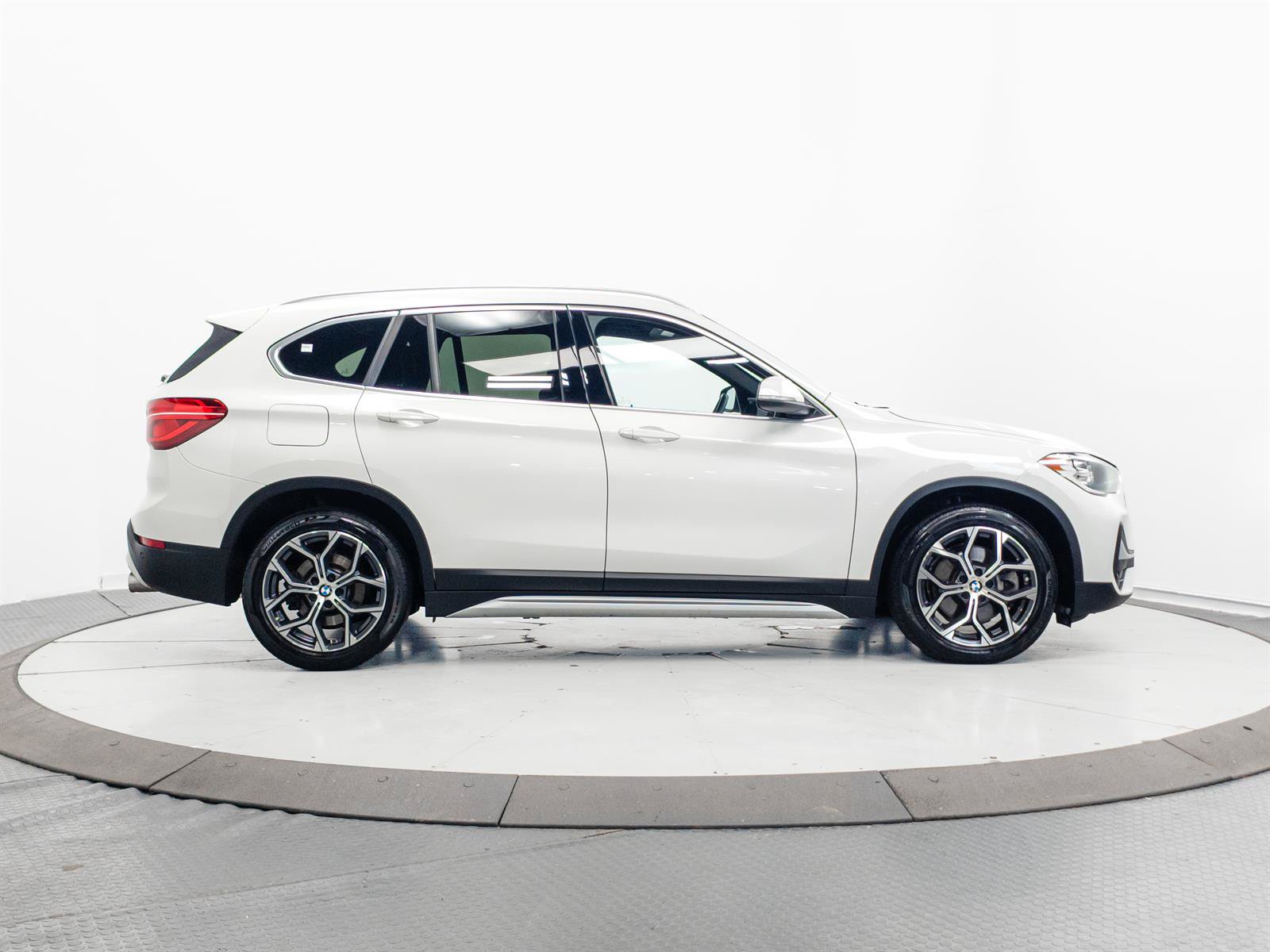 Used 2021 BMW X1 xDrive28i AWD/4WD image 12