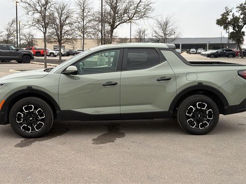 Used 2024 Hyundai Santa Cruz SE image 2