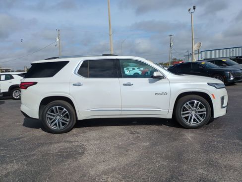 Used 2023 Chevrolet Traverse High Country FWD image 3