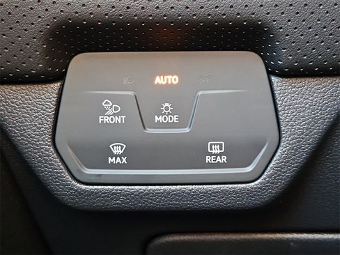 New 2026 Volkswagen Atlas Cross Sport SE image 10