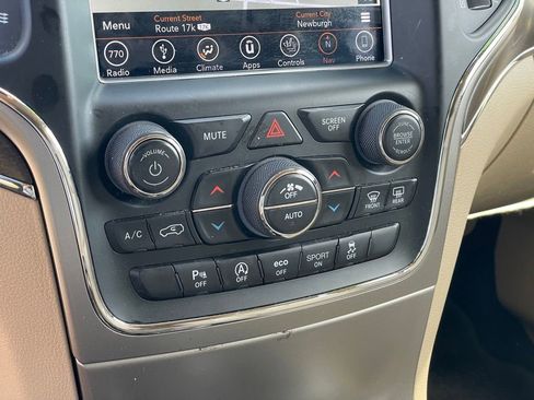 Used 2018 Jeep Grand Cherokee Limited image 21