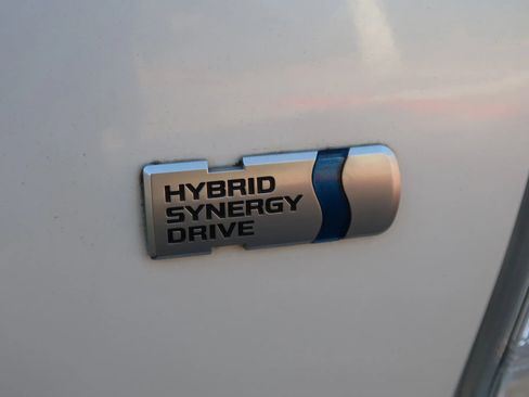 Used 2014 Toyota Prius V Two image 9