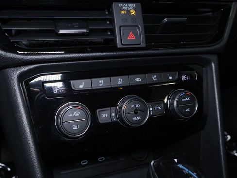 Used 2022 Volkswagen Taos SEL image 36