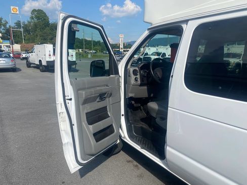 Used 2014 Ford E-350 and Econoline 350 Extended Super Duty w/ Power Group RWD image 7