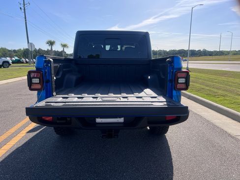 New 2026 Jeep Gladiator Sport AWD/4WD image 8