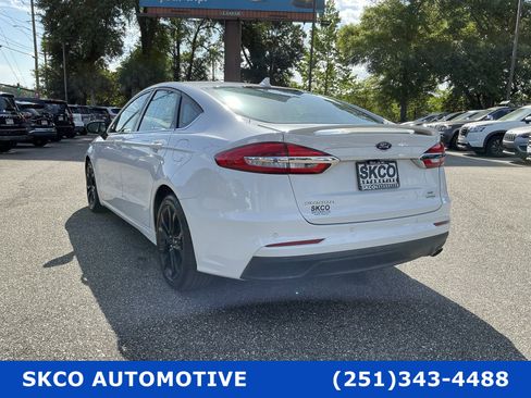 Used 2020 Ford Fusion SE w/ Equipment Group 151A image 3