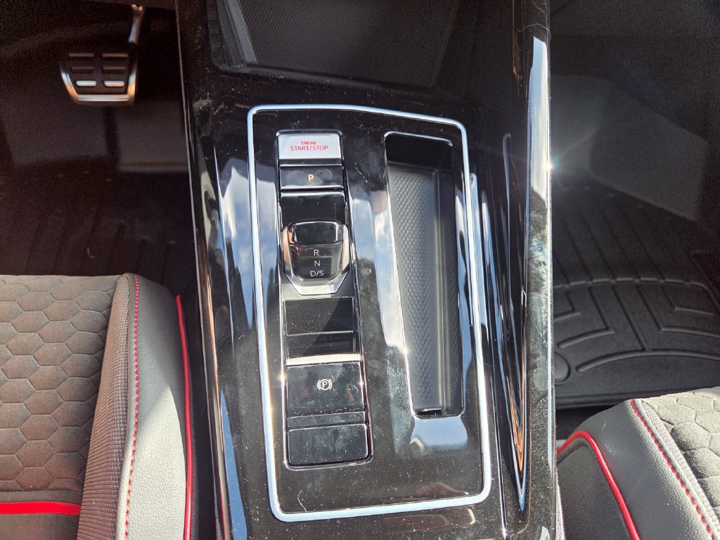 New 2026 Volkswagen GTI SE FWD image 17