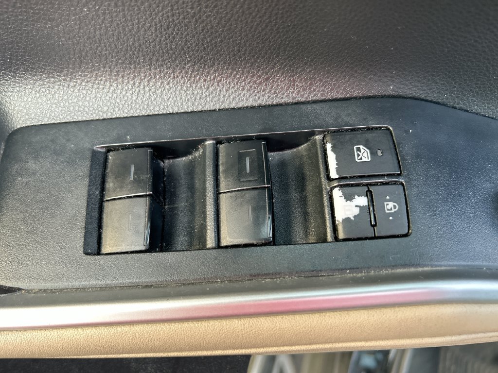 Used 2023 Toyota Highlander XLE FWD image 13