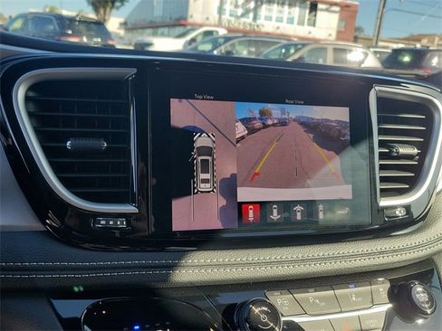 New 2023 Chrysler Pacifica Touring-L w/ S Appearance Package image 28