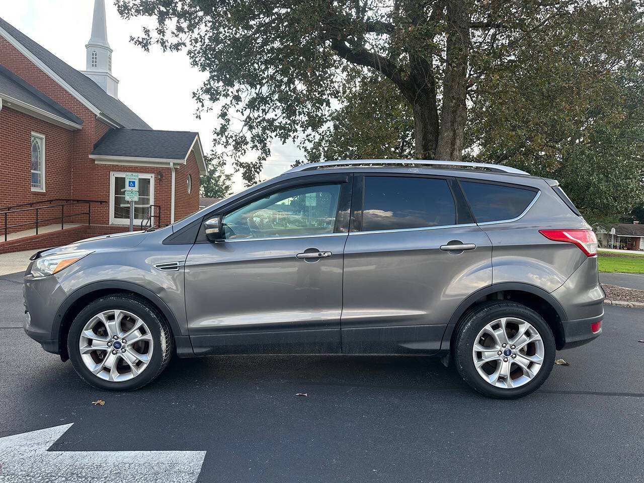 Used 2014 Ford Escape Titanium w/ Equipment Group 401A AWD/4WD image 9