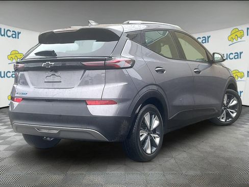 Used 2022 Chevrolet Bolt EUV LT w/ Convenience Package image 6