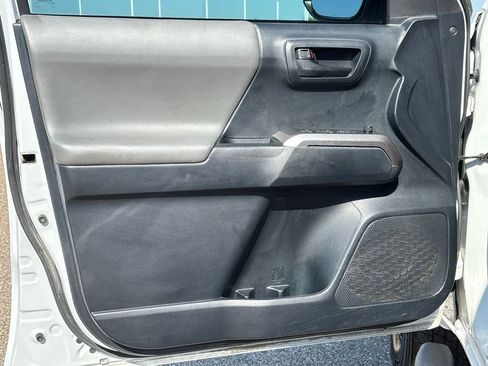 Used 2019 Toyota Tacoma SR5 AWD/4WD image 21
