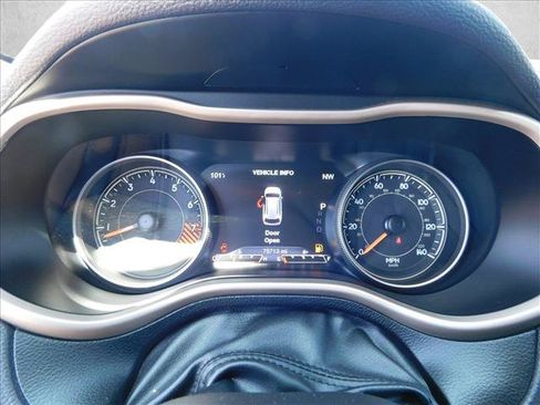 Used 2015 Jeep Cherokee Limited w/ Luxury Group AWD/4WD image 17