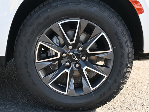 Used 2023 Chevrolet Tahoe Z71 w/ Z71 Off-Road Package image 14