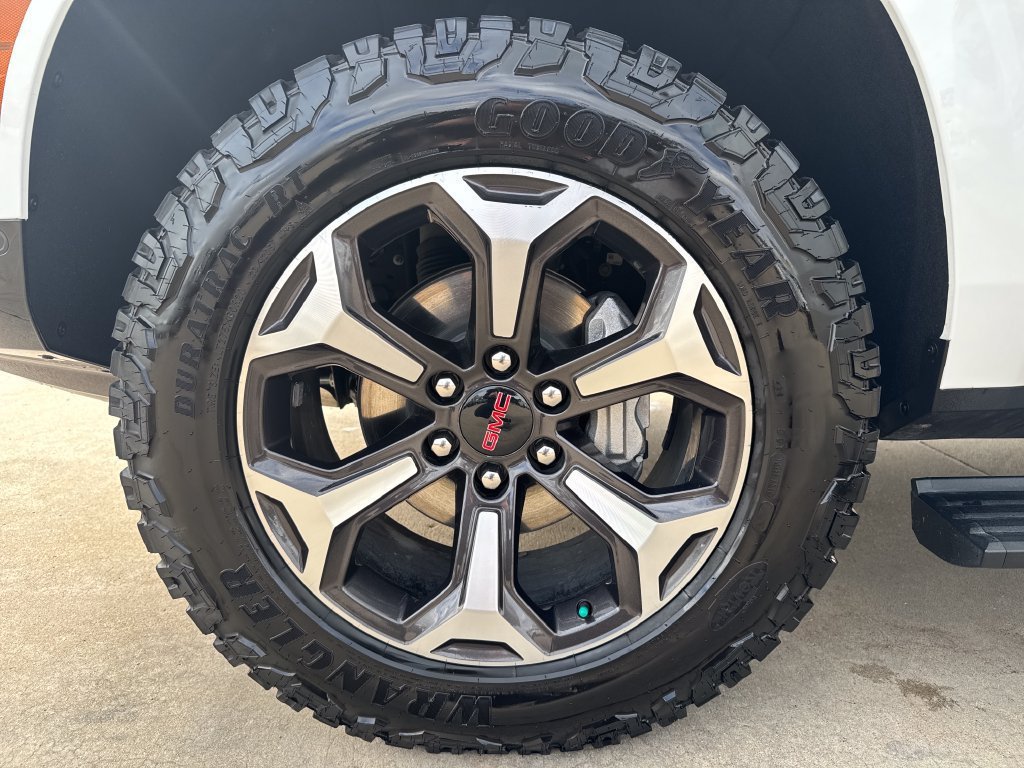 Used 2026 GMC Yukon XL AT4 Ultimate w/ LPO, Floor Liner Package AWD/4WD image 11