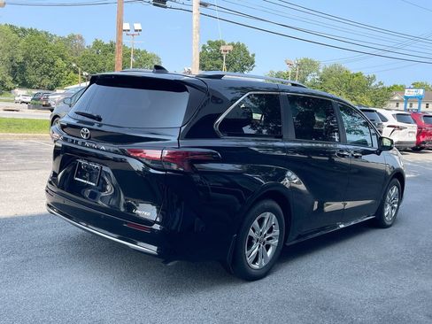 Used 2026 Toyota Sienna Limited FWD image 15