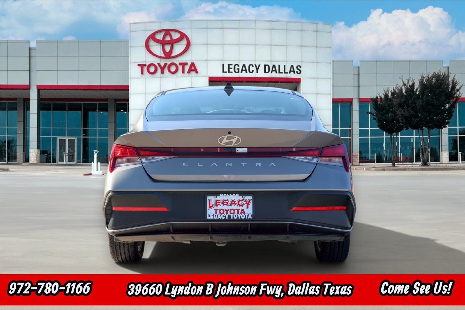 Used 2024 Hyundai Elantra SEL FWD image 8