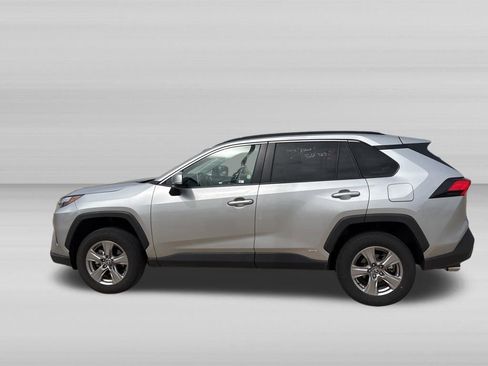 Used 2025 Toyota RAV4 XLE AWD/4WD image 8