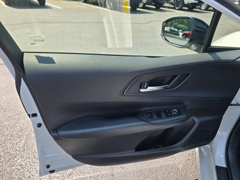 Used 2025 Toyota Prius AWD image 17