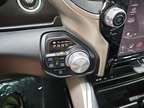 Used 2019 RAM 1500 Laramie AWD/4WD image 11