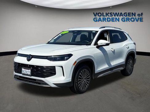 Used 2025 Volkswagen Tiguan S w/ 18" Wheel Package image 5