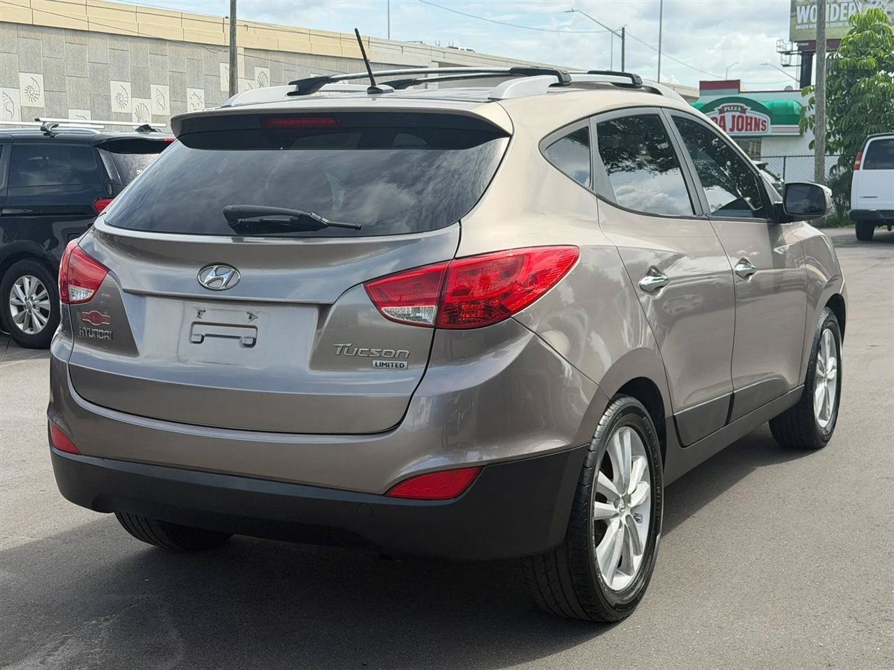 Used 2013 Hyundai Tucson Limited FWD image 10