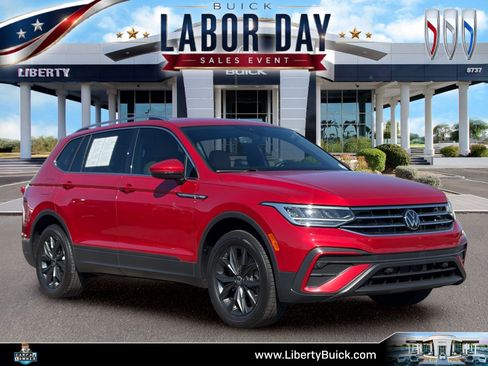Used 2024 Volkswagen Tiguan SE FWD image 1
