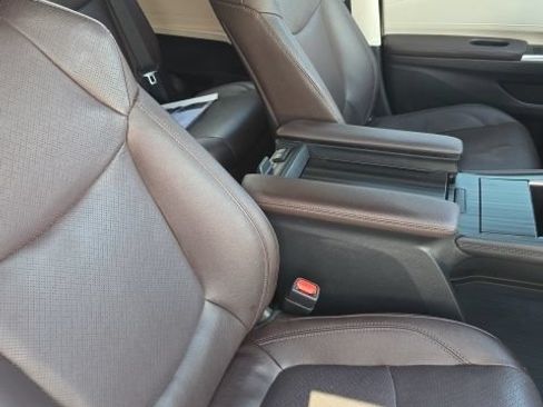Used 2021 Toyota Sienna Platinum FWD image 32