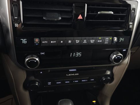 Used 2023 Lexus GX 460 Premium w/ Premium Package image 28