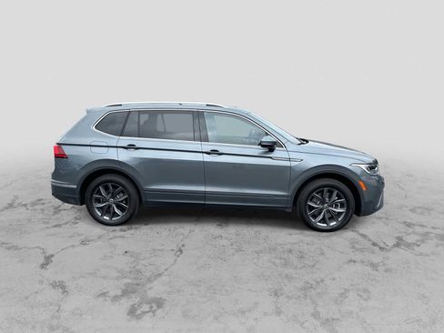 Used 2023 Volkswagen Tiguan SE AWD/4WD image 9