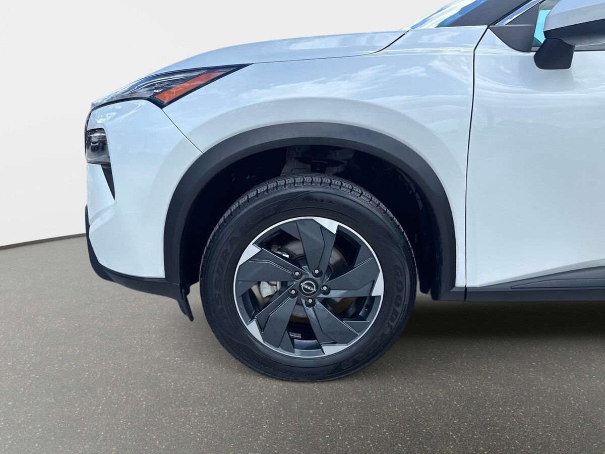 Used 2024 Nissan Rogue SV AWD/4WD image 10