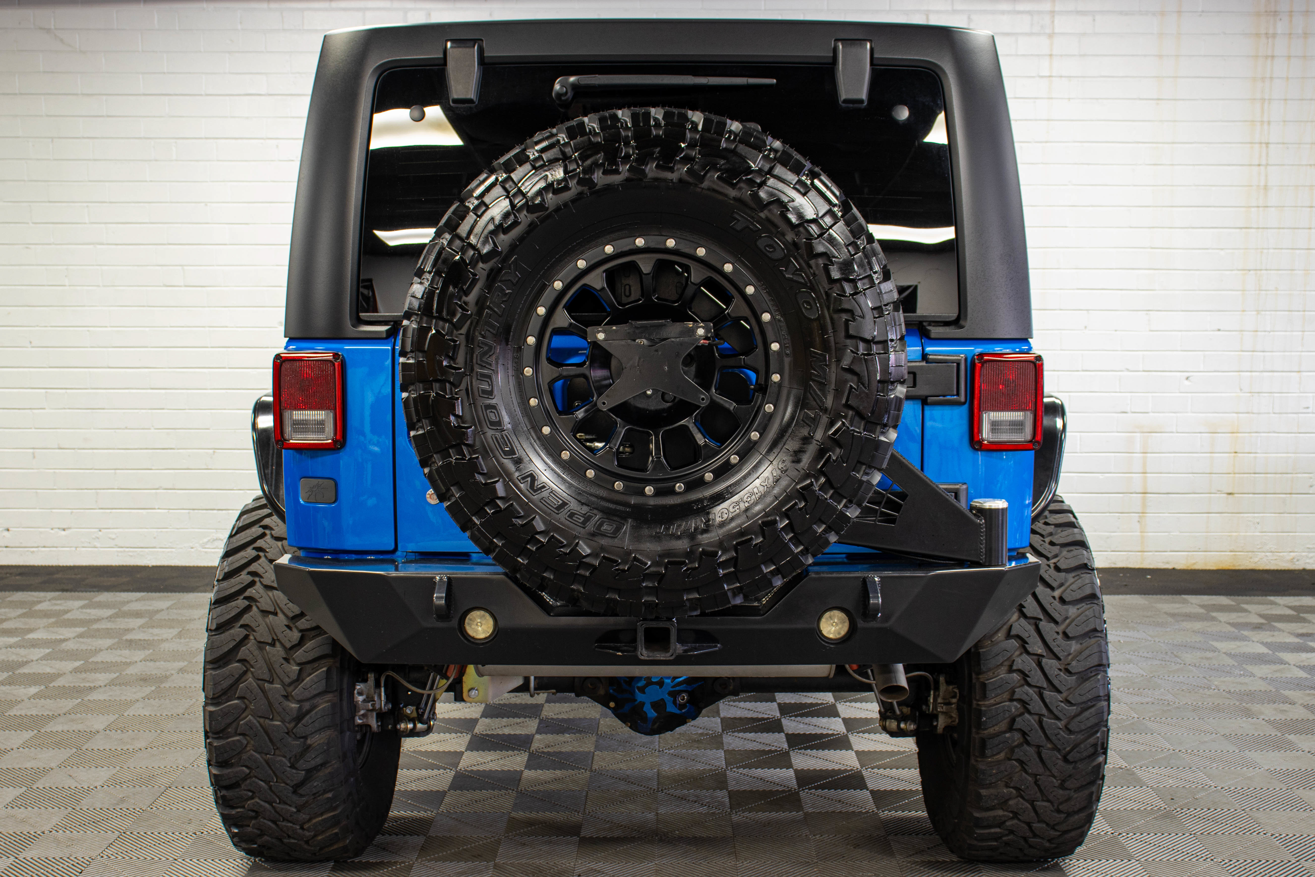 Used 2015 Jeep Wrangler Unlimited Rubicon w/ Connectivity Group AWD/4WD image 4