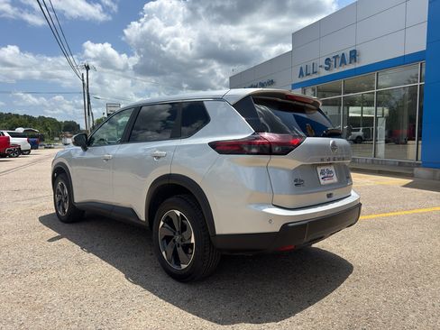 Used 2025 Nissan Rogue SV AWD/4WD image 8