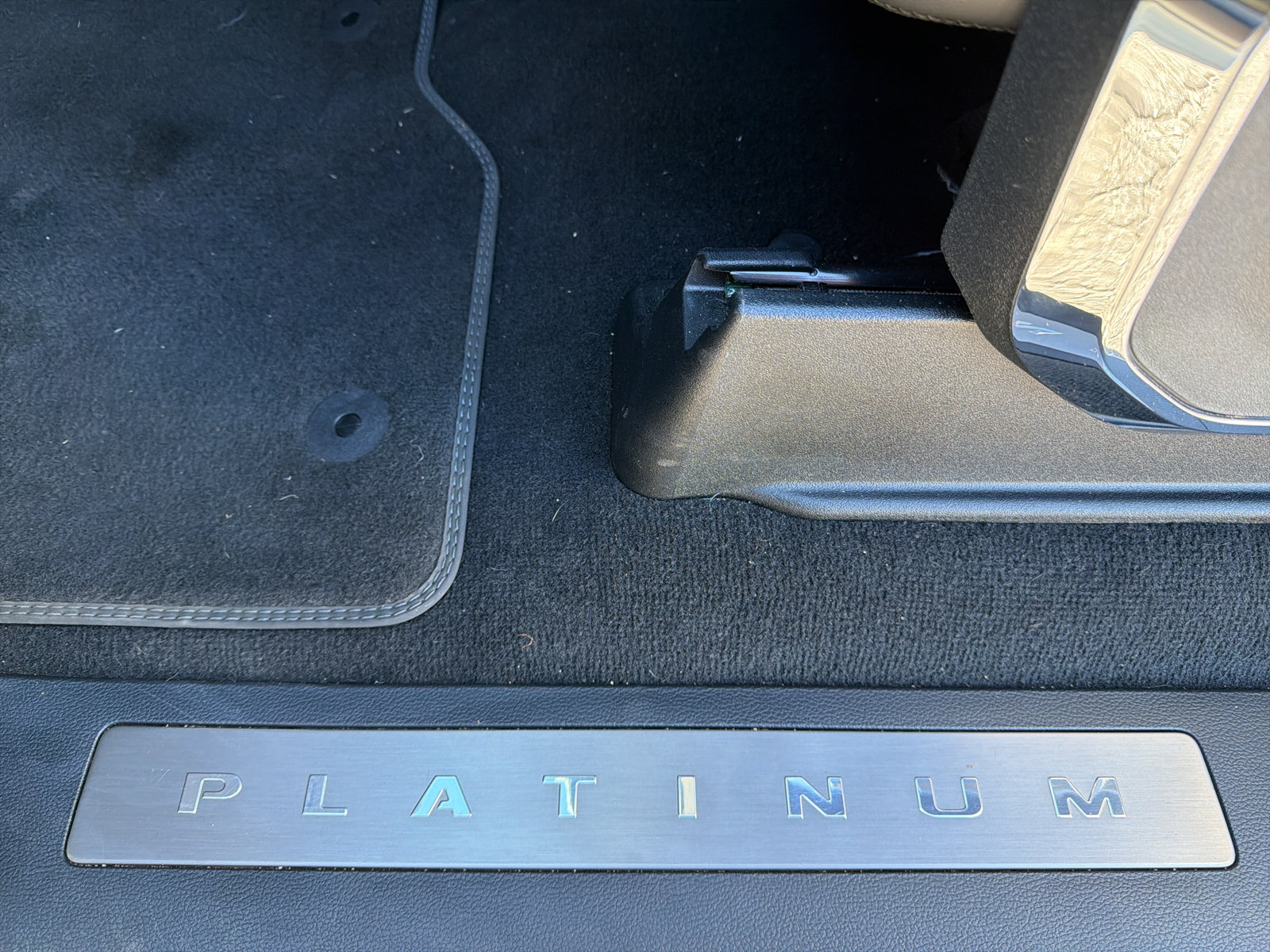 Used 2025 Ford F450 Platinum w/ FX4 Off-Road Package AWD/4WD image 16