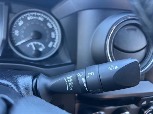 Used 2018 Toyota Tacoma TRD Sport image 37