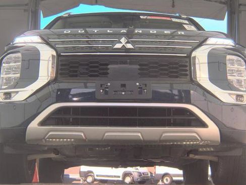 Used 2023 Mitsubishi Outlander SEL image 2