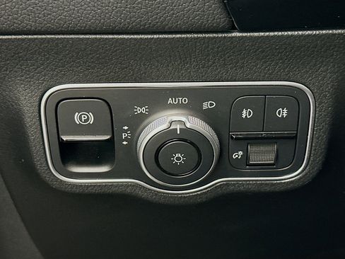 Used 2025 Mercedes-Benz GLA 250 4MATIC image 17