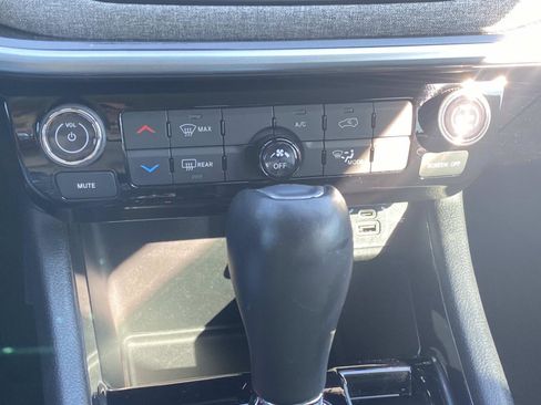 Certified 2022 Jeep Compass Latitude image 35