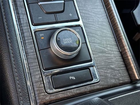 Used 2021 Ford Expedition Limited image 39