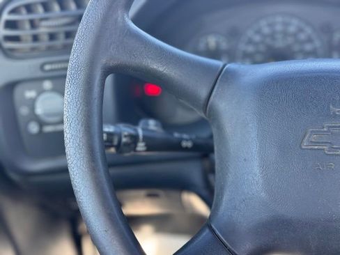 Used 1999 Chevrolet S10 Pickup LS w/ Preferred Equipment Group image 10