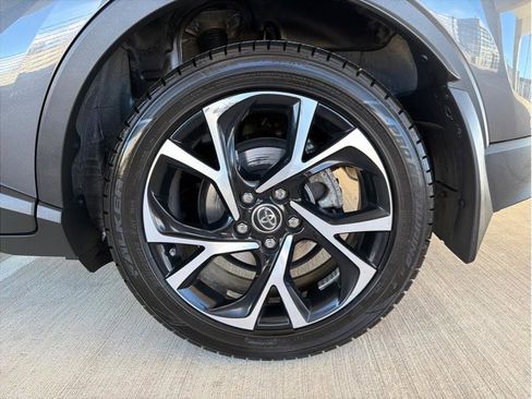 Used 2018 Toyota C-HR XLE image 26