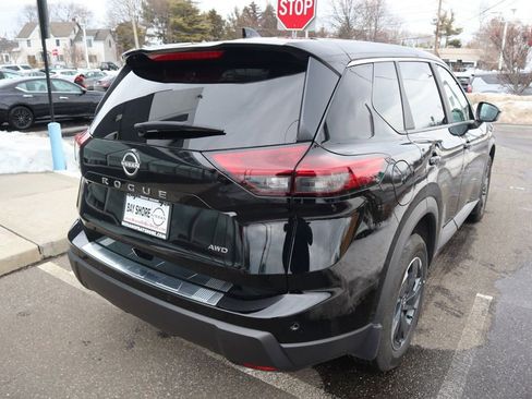 Certified 2025 Nissan Rogue SV AWD/4WD image 5