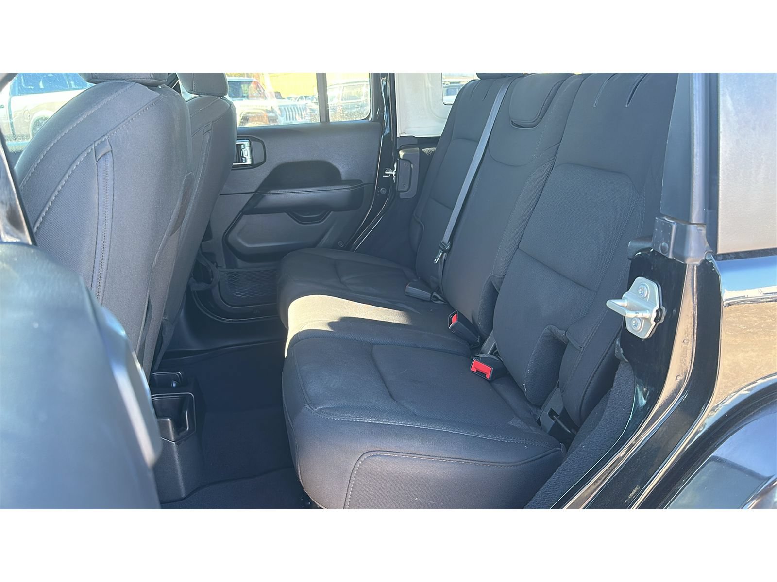 Used 2023 Jeep Wrangler Unlimited Sahara AWD/4WD image 15