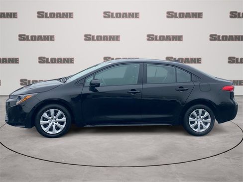 Used 2024 Toyota Corolla LE image 2