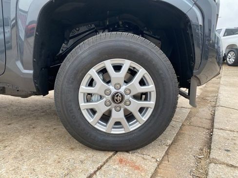 Used 2025 Toyota Tacoma SR image 9