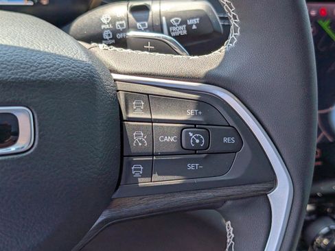 Used 2025 Jeep Grand Cherokee L Limited image 26