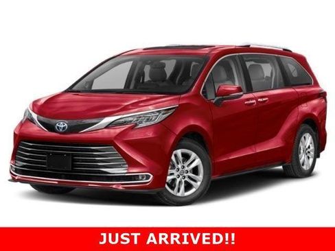 Certified 2023 Toyota Sienna Limited image 1