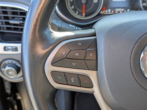 Used 2021 Jeep Cherokee Latitude Lux 80th Anniv w/ Quick Order Package 26U 80TH image 17