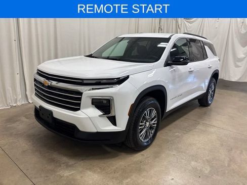 Used 2025 Chevrolet Traverse LT FWD image 8