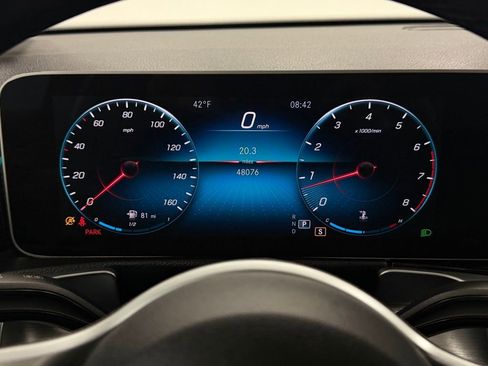 Used 2021 Mercedes-Benz GLB 250 4MATIC image 17